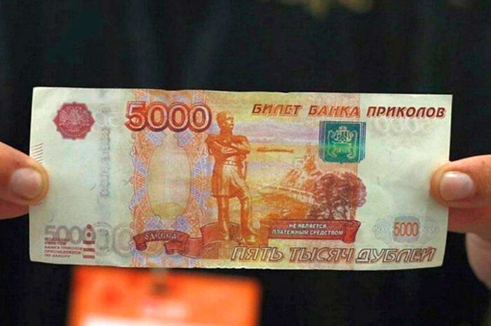 Россиянина осудили за кражу купюр из «банка приколов»