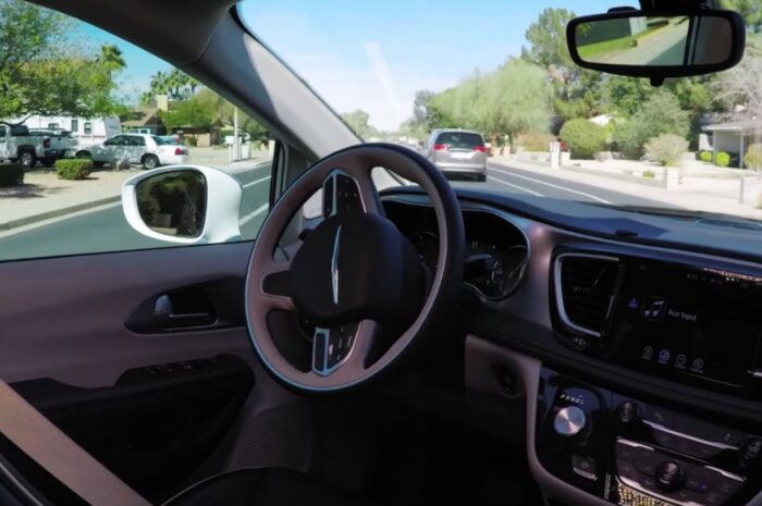 Самоуправляемые автомобили в Калифорнии начнут перевозить пассажиров"