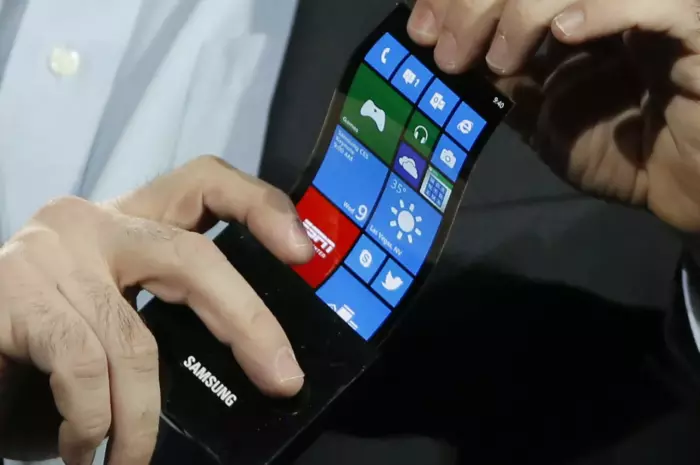 Samsung и LG инвестируют в производство гибких панелей OLED более 10 млрд долларов, рассчитывая получить заказы Apple