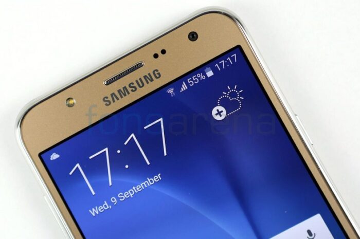 Samsung представила 7-дюймовый фаблет Galaxy J Max