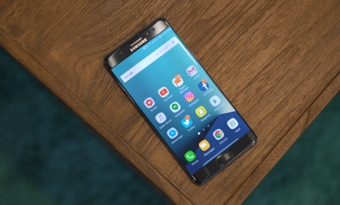 Samsung приостановила поставки смартфона Galaxy Note7 из-за нескольких случаев возгорания