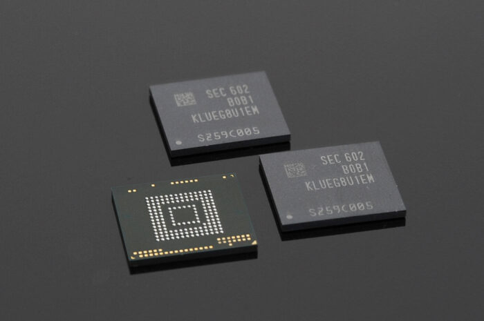 Samsung вкладывает миллиарды в наращивание производства чипов памяти