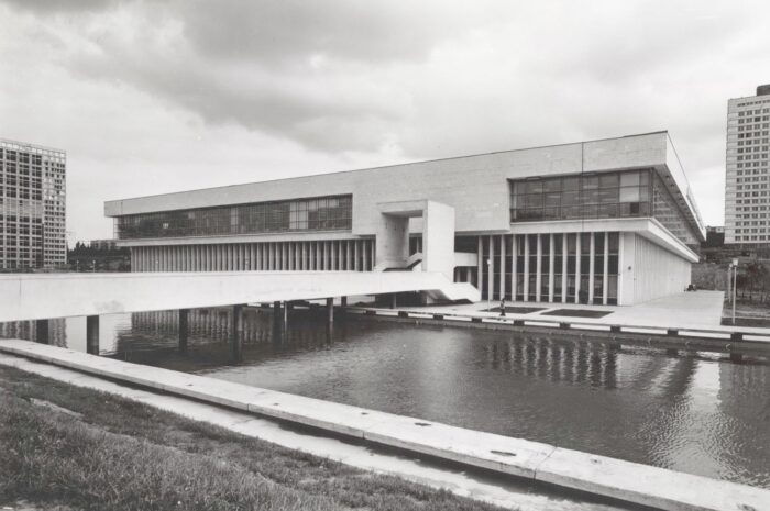 Сегодня будет произведена первая оценка ущерба сгоревшей библиотеке ИНИОН — Президент РАН