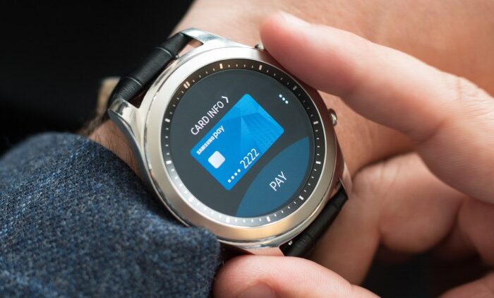 Сервис Samsung Pay на умных часах Gear S3 стал доступен для владельцев практически любых смартфонов