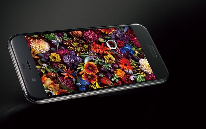 Sharp Aquos R — флагманский смартфон с 23-мегапиксельной камерой и экраном IPS (IGZO)