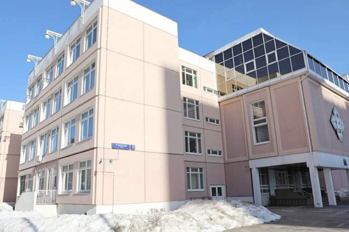 Школьник сломал учителю химии нос после сделанного ему замечания