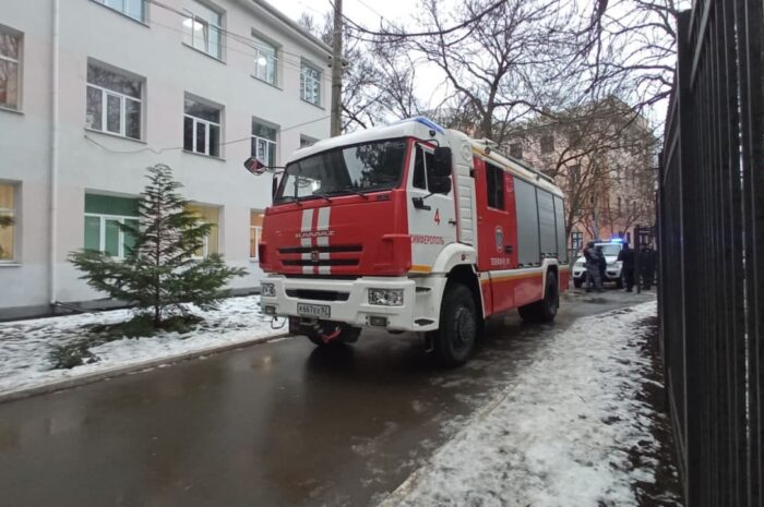 Школы Крыма эвакуировали из-за сообщений о минировании