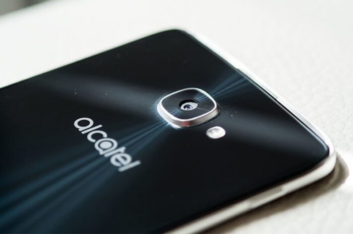 Смартфон Alcatel Idol 5S показался на живом фото