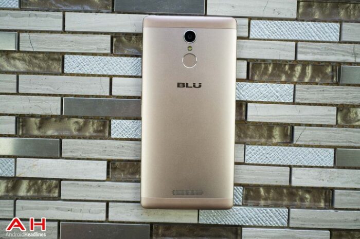 Смартфон Blu Vivo 5R наделили стеклом 2.5D и назвали это Curved Display
