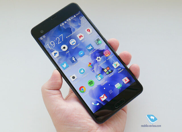 Смартфон HTC U Ultra со вторым дисплеем показался на живых фото