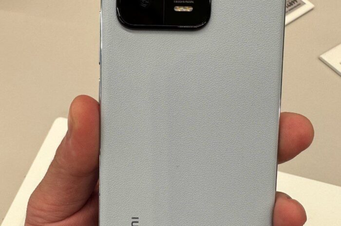 Смартфон Xiaomi Meri засветился на живых фото