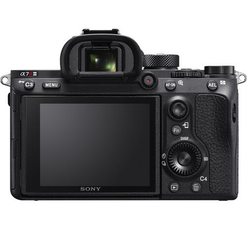 Sony α7R III: полнокадровая «беззеркалка» с 42,4-Мп сенсором Exmor R CMOS"