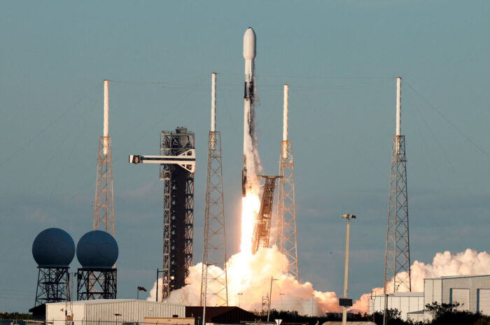 SpaceX снова попытается «поймать» ступень запущенной РКН «Falcon 9»