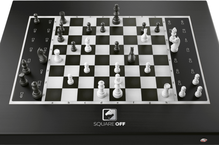 Square Off — «умная» шахматная доска с поддержкой игры онлайн