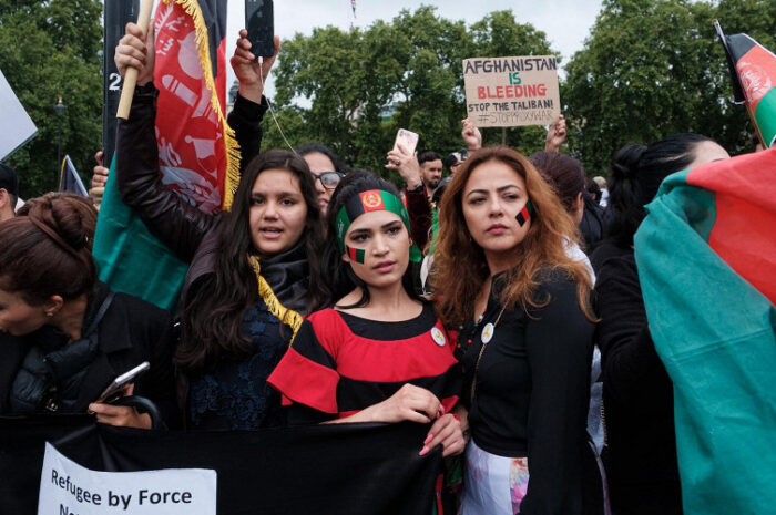 Талибан* потребовал приостановить занятия для студенток в Афганистане