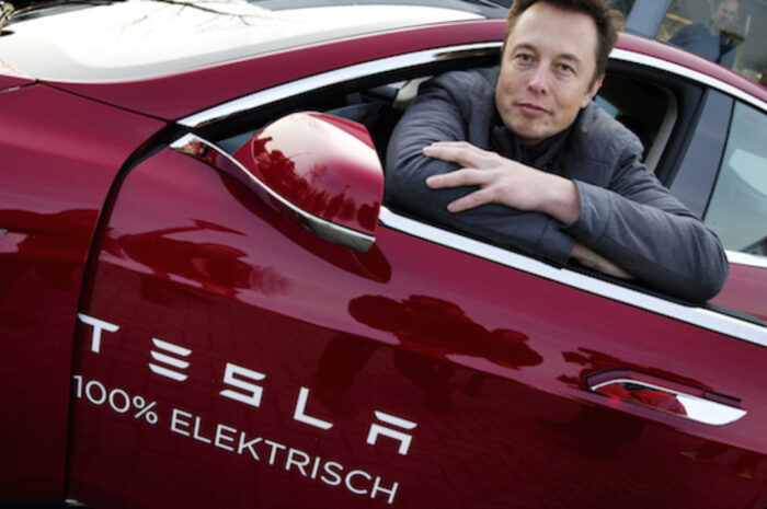 Tesla переманила больше 150 сотрудников Apple — Кадровая война