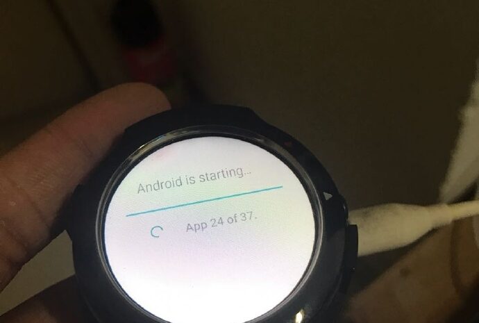 Умные часы HTC выйдут не на Android Wear