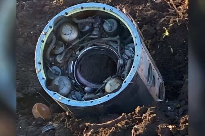 Упавший с неба разгонный блок ракеты нашли в Ростовской области