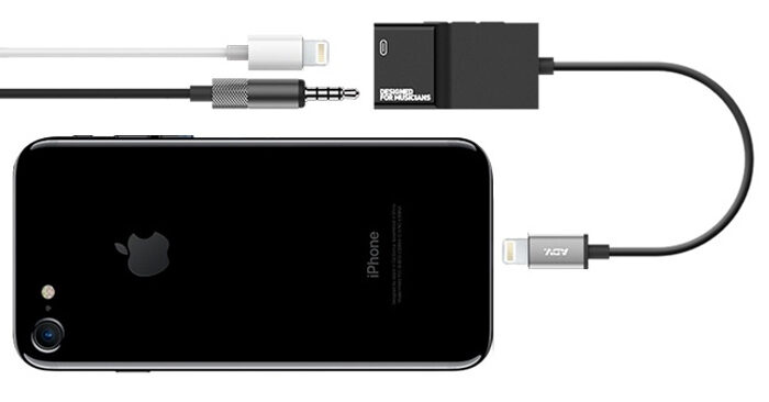 Устройство Accessport позволяет одновременно подключить к смартфону Apple iPhone 7 наушники и зарядное устройство