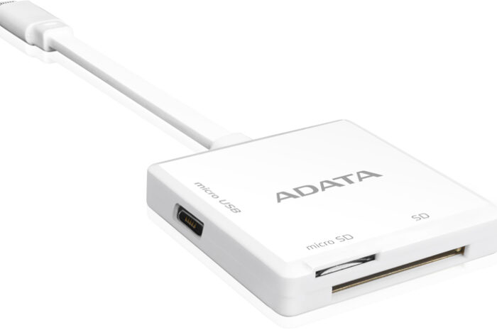 Устройство для работы с картами памяти Adata AI910 оснащено интерфейсами Lightning и USB