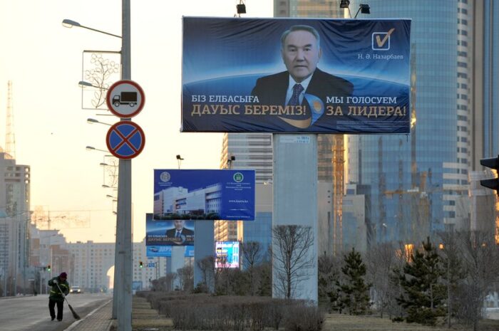В Казахстане депутаты предложили переименовать столицу в честь Назарбаева — И возвести монумент, посвященный независимости