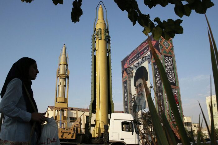 В Киеве предложили уничтожить производство оружия в Иране