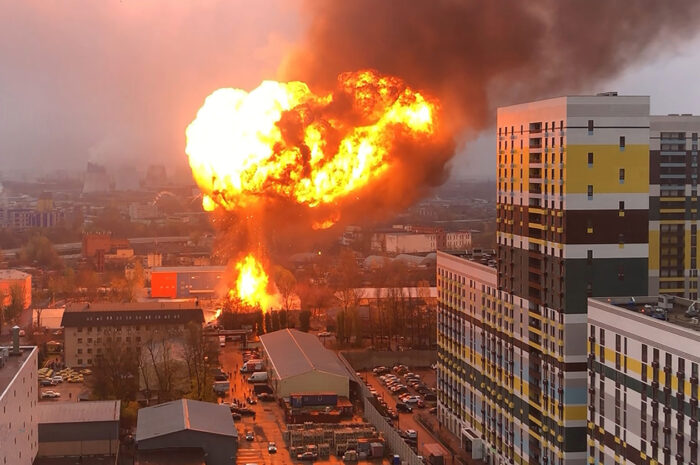 В Москве загорелся склад с газовыми баллонами