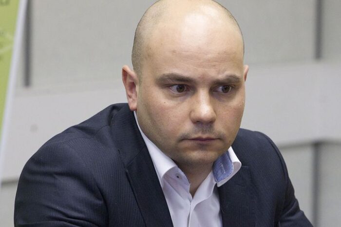 В Петербурге задержан кандидат «Парнаса» Андрей Пивоваров — Его увезли в 31 отделение полиции