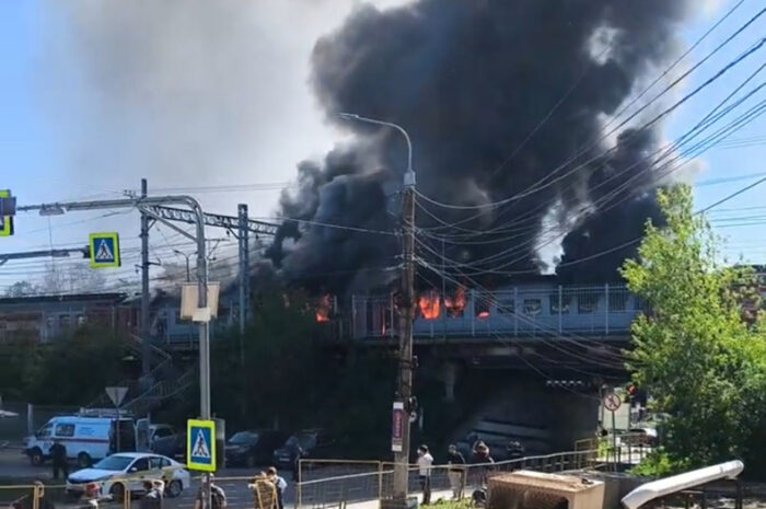 В Подмосковье загорелась электричка