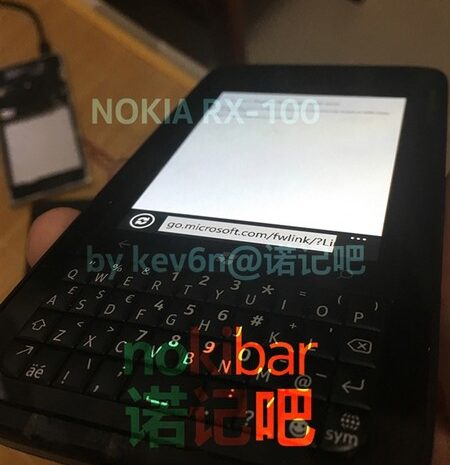 В Сеть попали фотографии прототипа смартфона Nokia RX-100 с механической клавиатурой QWERTY и ОС Windows Phone