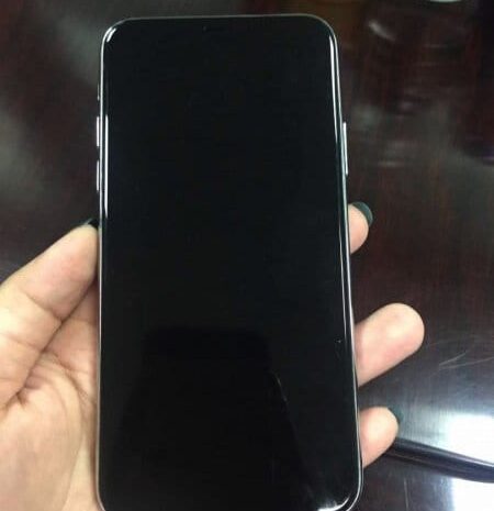 В сеть утекли «живые» фотографии iPhone 8