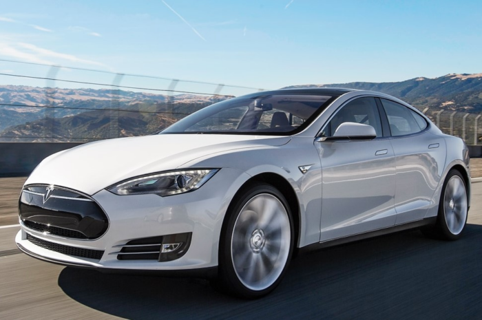 В Украине создали приложение для управления электромобилем Tesla