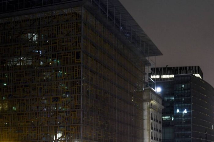 В здании Совета ЕС в Брюсселе погасили свет в знак солидарности с Украиной