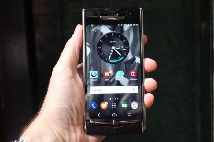 Vertu закрывает производство в Великобритании, увольняя 200 сотрудников