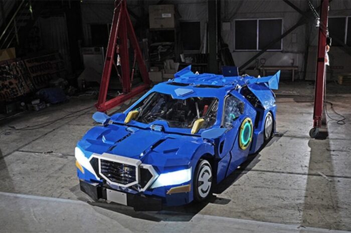#видео | Японский трансформер превращается из робота в автомобиль за минуту