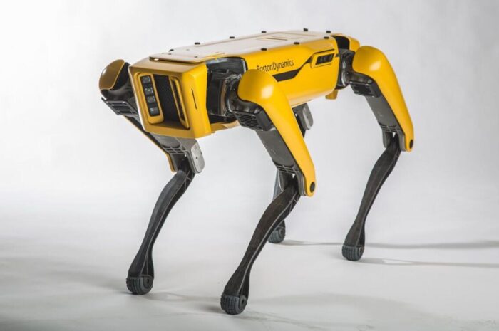 #видео дня | Робот SpotMini компании Boston Dynamics научился новым трюкам
