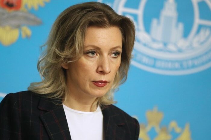 Захарова ответила на призывы Джонсона к акциям у российского посольства — Российскому МИДу стыдно за слова коллеги