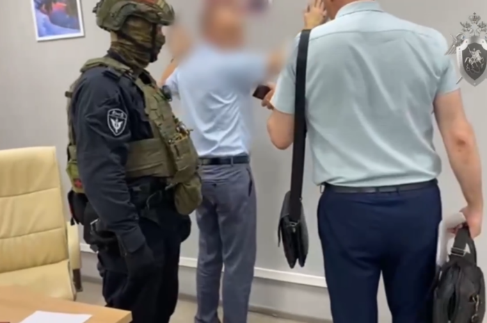 Заместителя директора задержали за ножевое ранение начальника