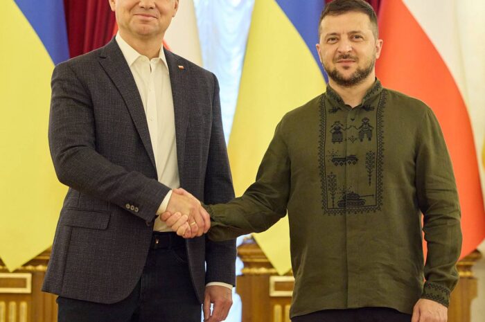 Зеленского заподозрили в сговоре с Дудой ради возможности быстро исчезнуть